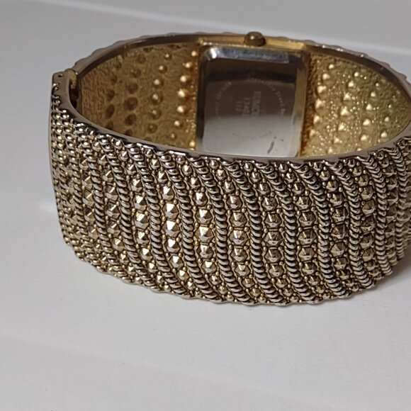 Pretty 6.5 Inch Gold Tone Rumours Watch - Picture 5 of 10